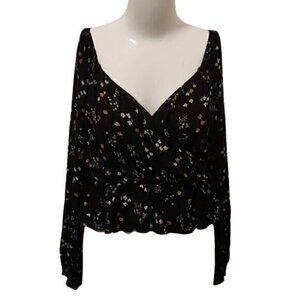 [Ivy + Main] V-neck Long Sleeve Crop Top - Size M